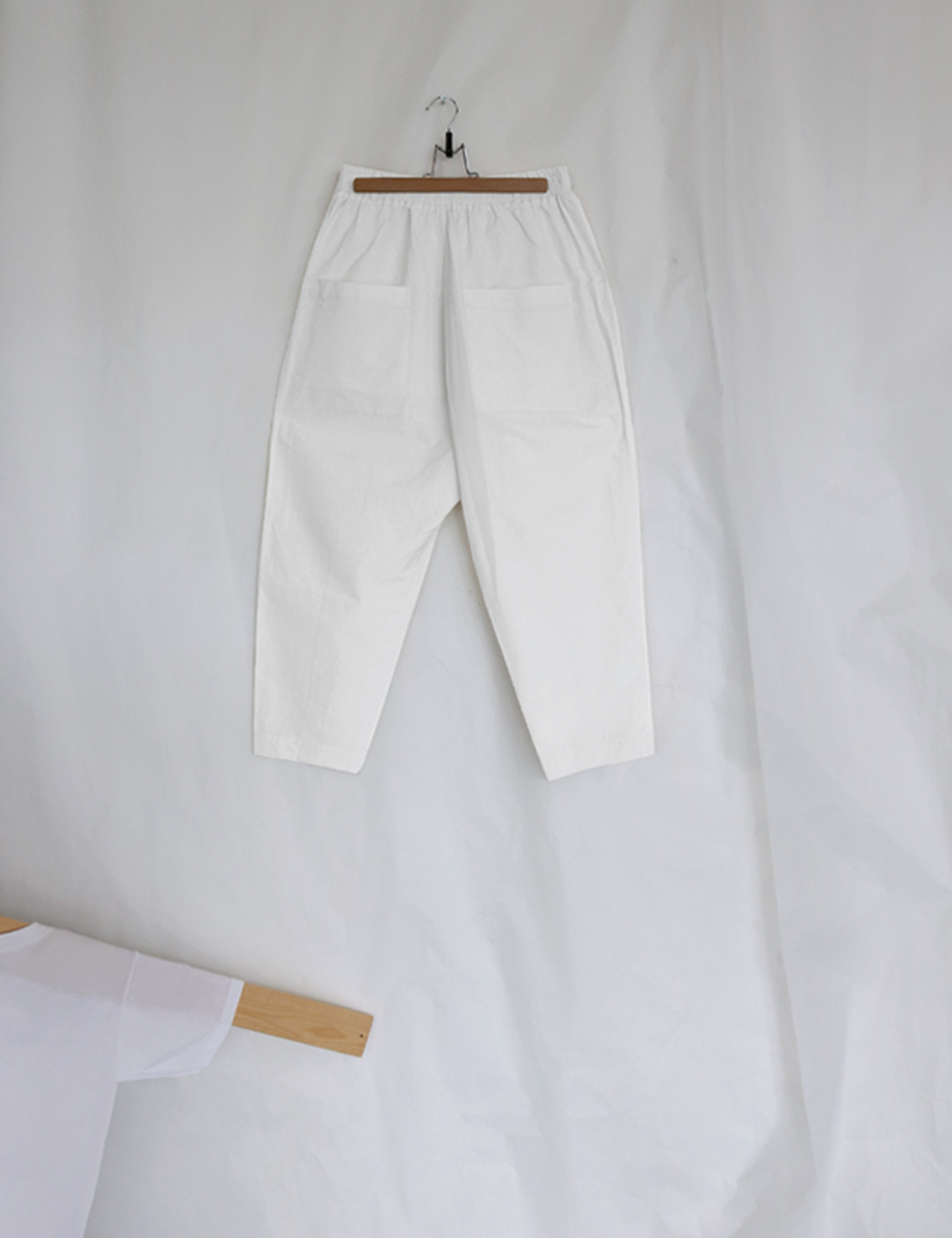 GOOD SIDE AND OTHER SIDE WHITE BOTTOM | GOODSIDE_pants_back.jpg